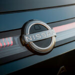 Emblème Nissan rapproché sur une Nissan Murano 2025